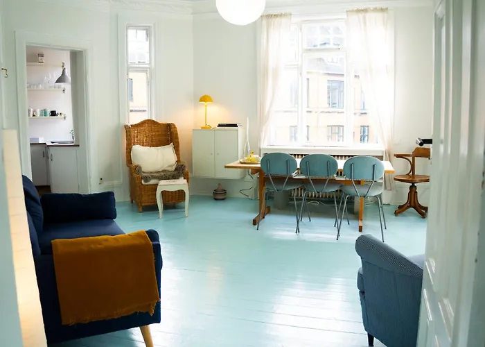 100m2 Blue Downtown Cph I 4-5 Person 2 Bedroom I 5 Minutes Walking Distance To Main Station * Copenhagen